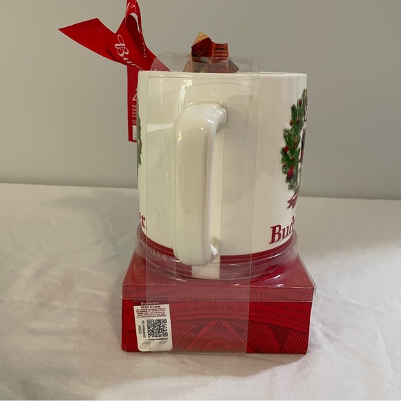 NEW IN BOX 2021 Budweiser Holiday Stein Mug With Clydesdale Horse Wreath - Picture 2 of 8